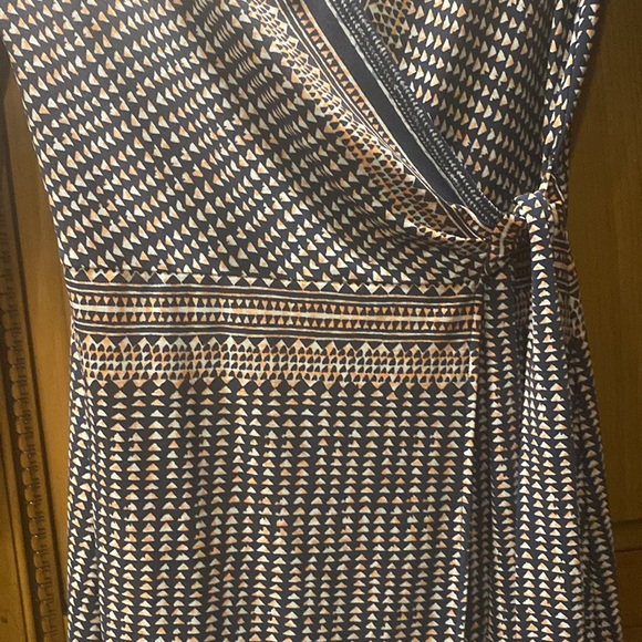 BCBG MAXAZRIA Adele Printed Wrap Dress Size X-Small - Picture 2 of 8